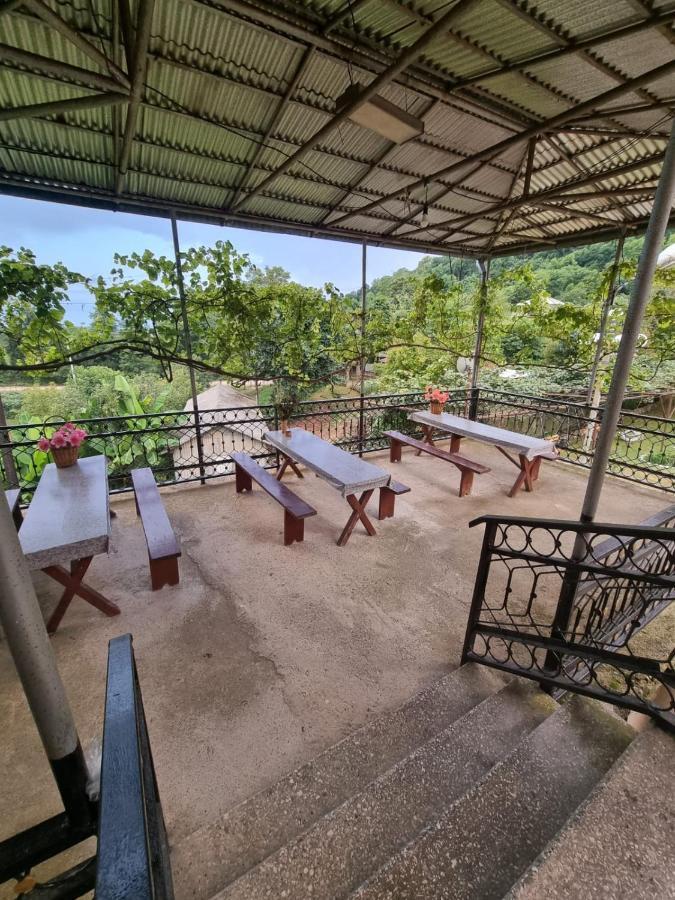 Guesthouse At Oleg'S Zolotoy Bereg Гудаута Екстер'єр фото