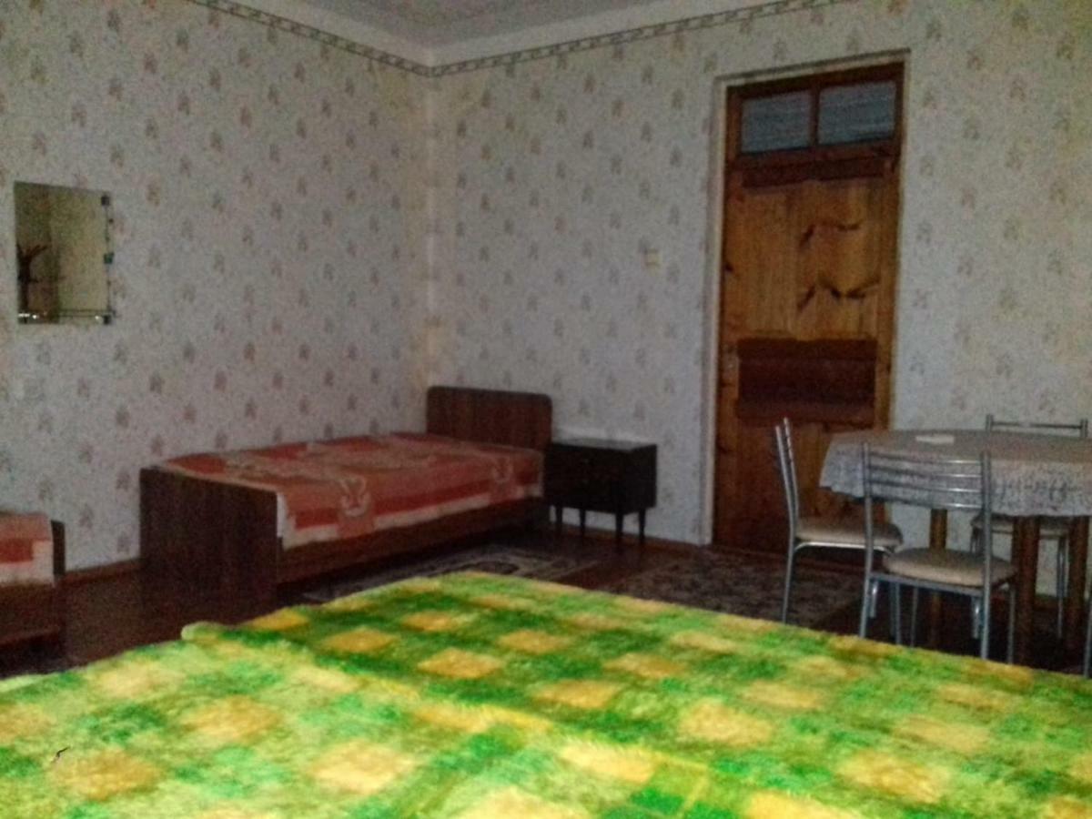 Guesthouse At Oleg'S Zolotoy Bereg Гудаута Екстер'єр фото