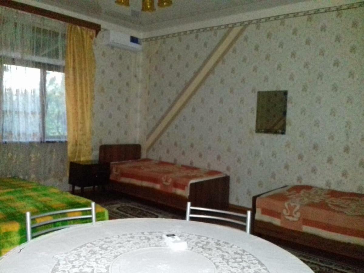 Guesthouse At Oleg'S Zolotoy Bereg Гудаута Екстер'єр фото