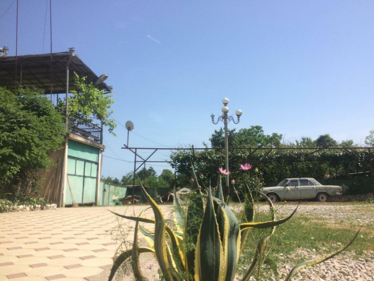 Guesthouse At Oleg'S Zolotoy Bereg Гудаута Екстер'єр фото